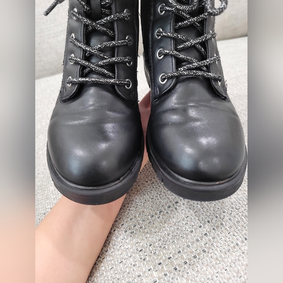 Magellan Outdoors black girls size 2 boots - Picture 9 of 12